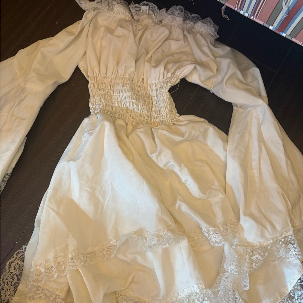 Elegant Cream Lace Formal Dress